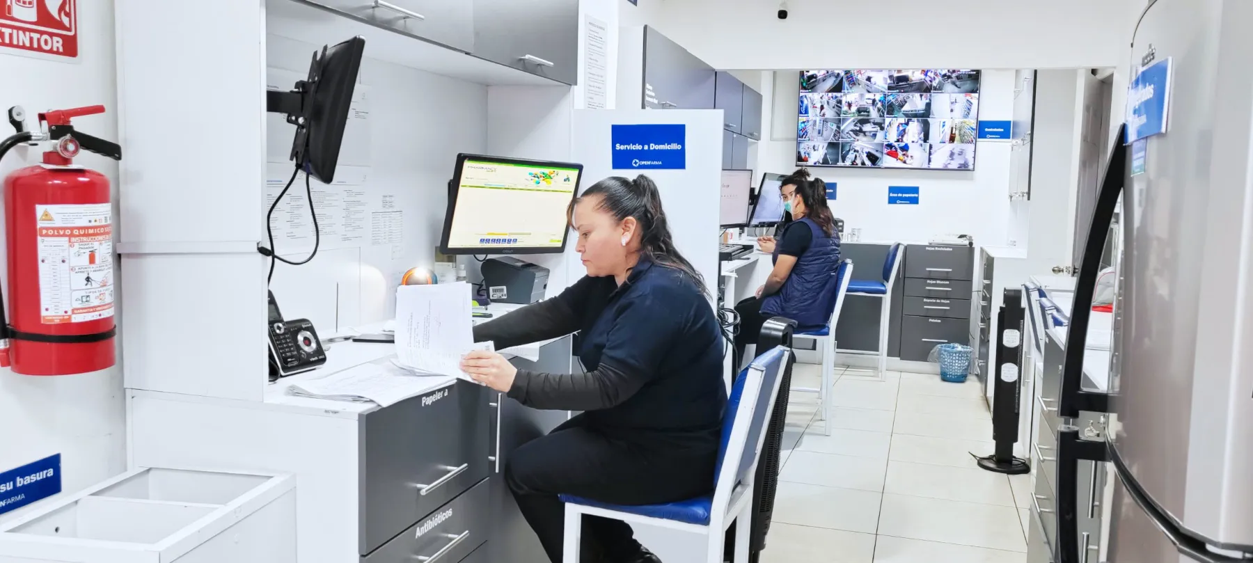 Equipo OpenFarma dando seguimiento a la operación desde el back office